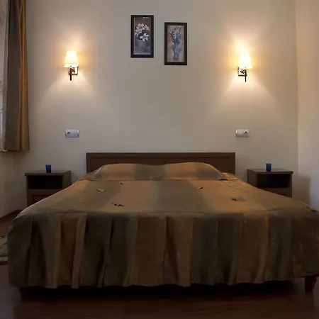 Natural 3*